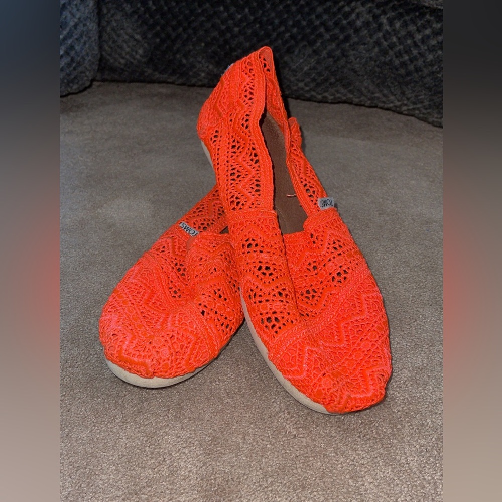 Neon TOMS
